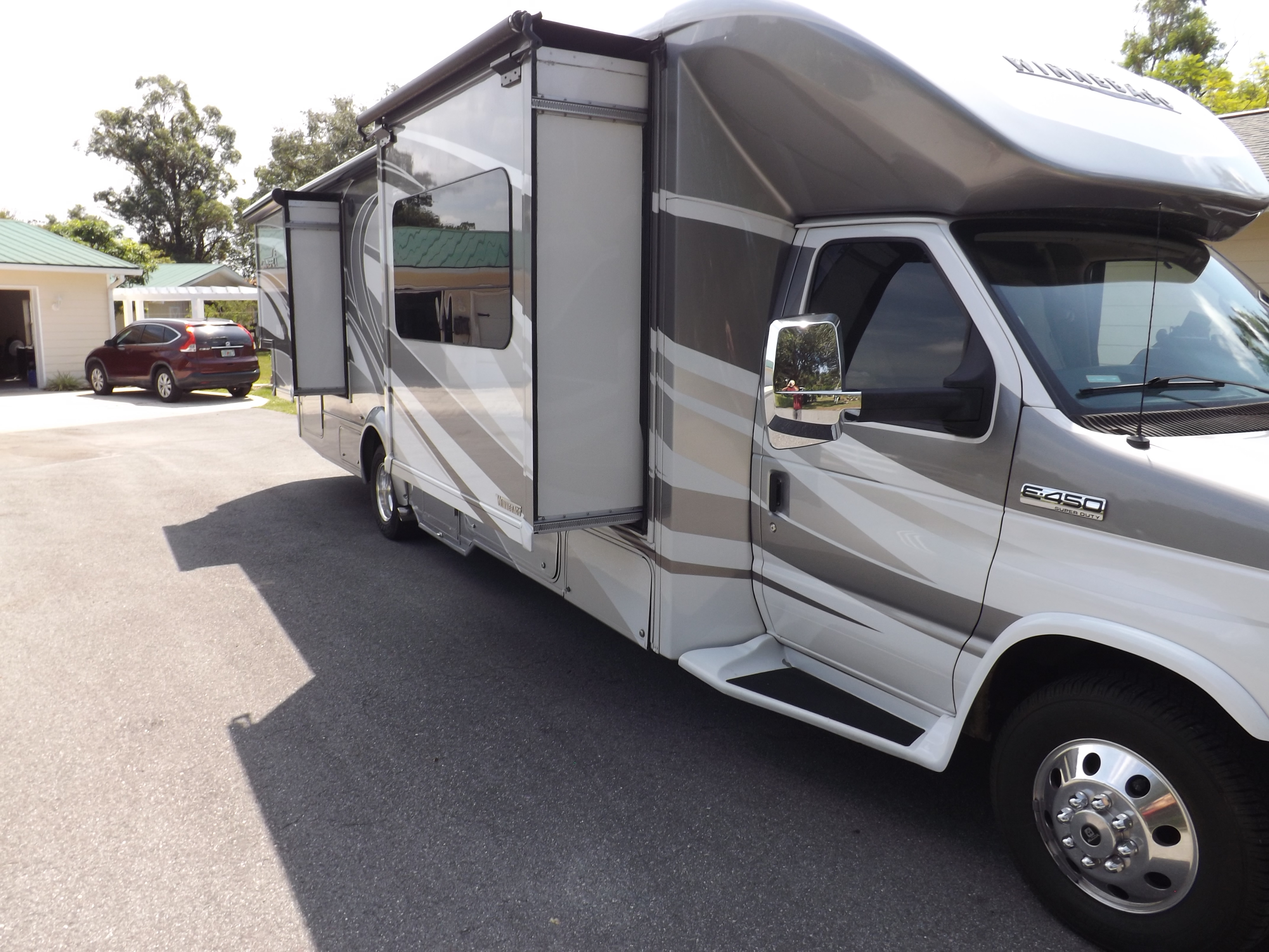 2017 Winnebago CAMBRIA 30J in sarasota FL