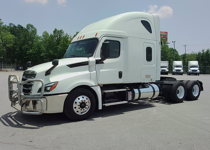 2020 FREIGHTLINER CASCADIA 126 in Charlotte, NC