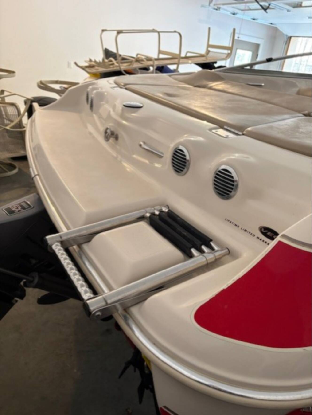 A photo of this 2003 Larson LXI 190