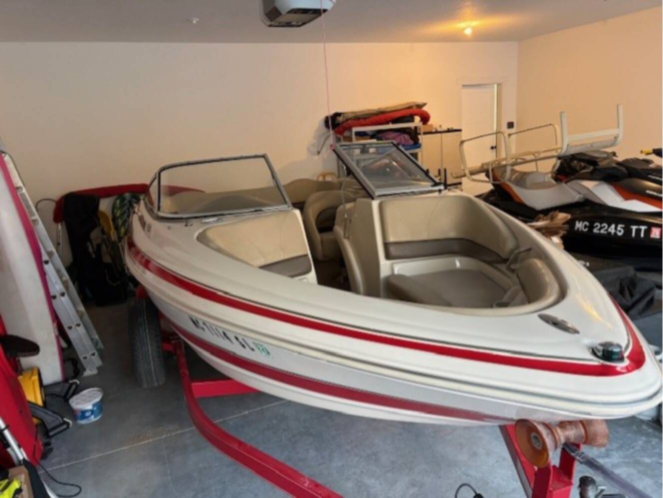 A photo of this 2003 Larson LXI 190