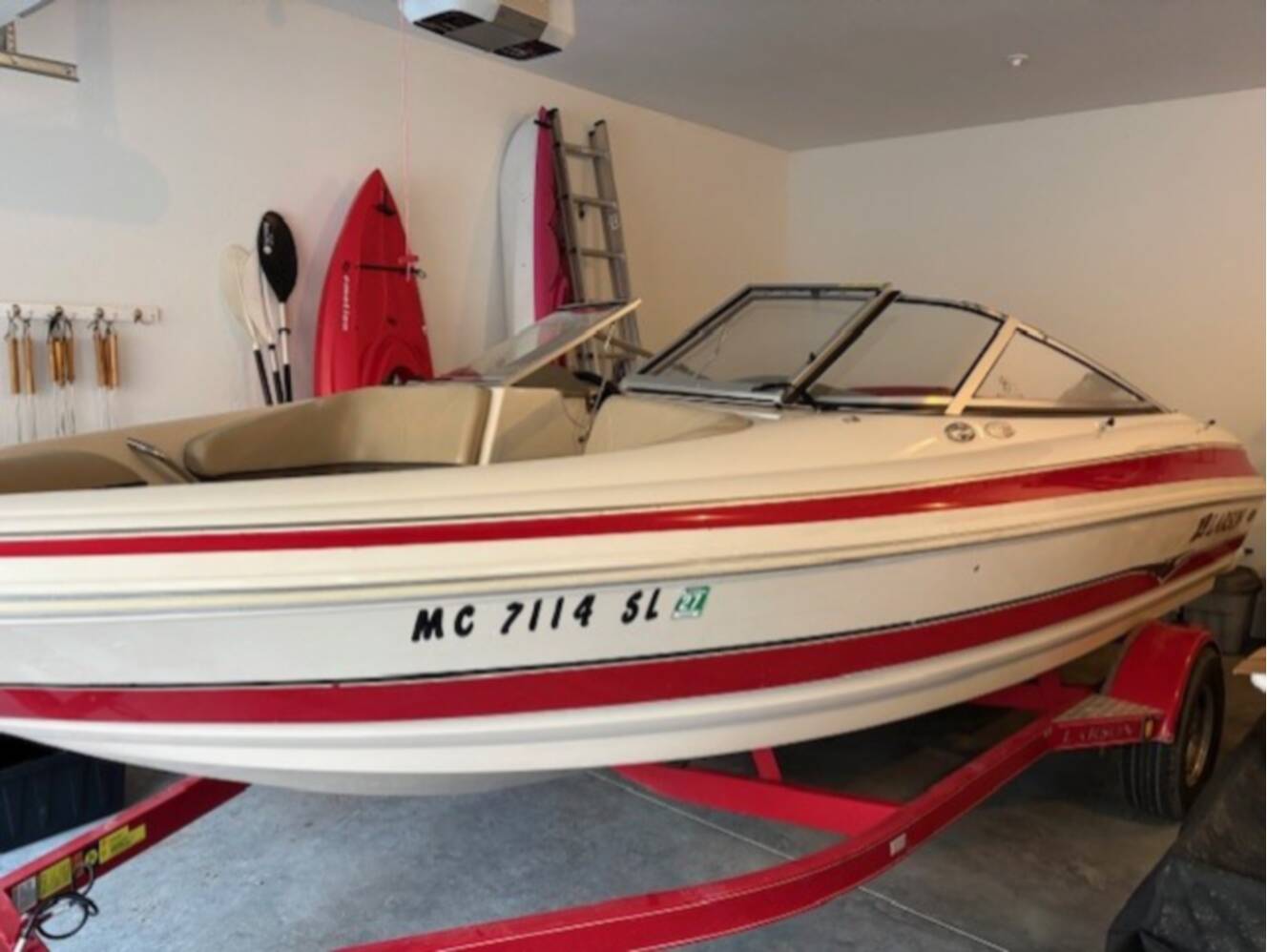 A photo of this 2003 Larson LXI 190