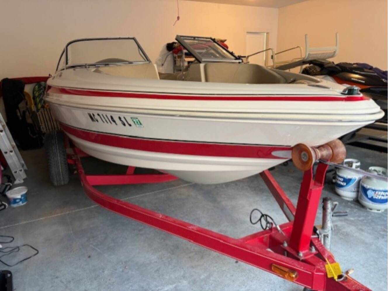 A photo of this 2003 Larson LXI 190