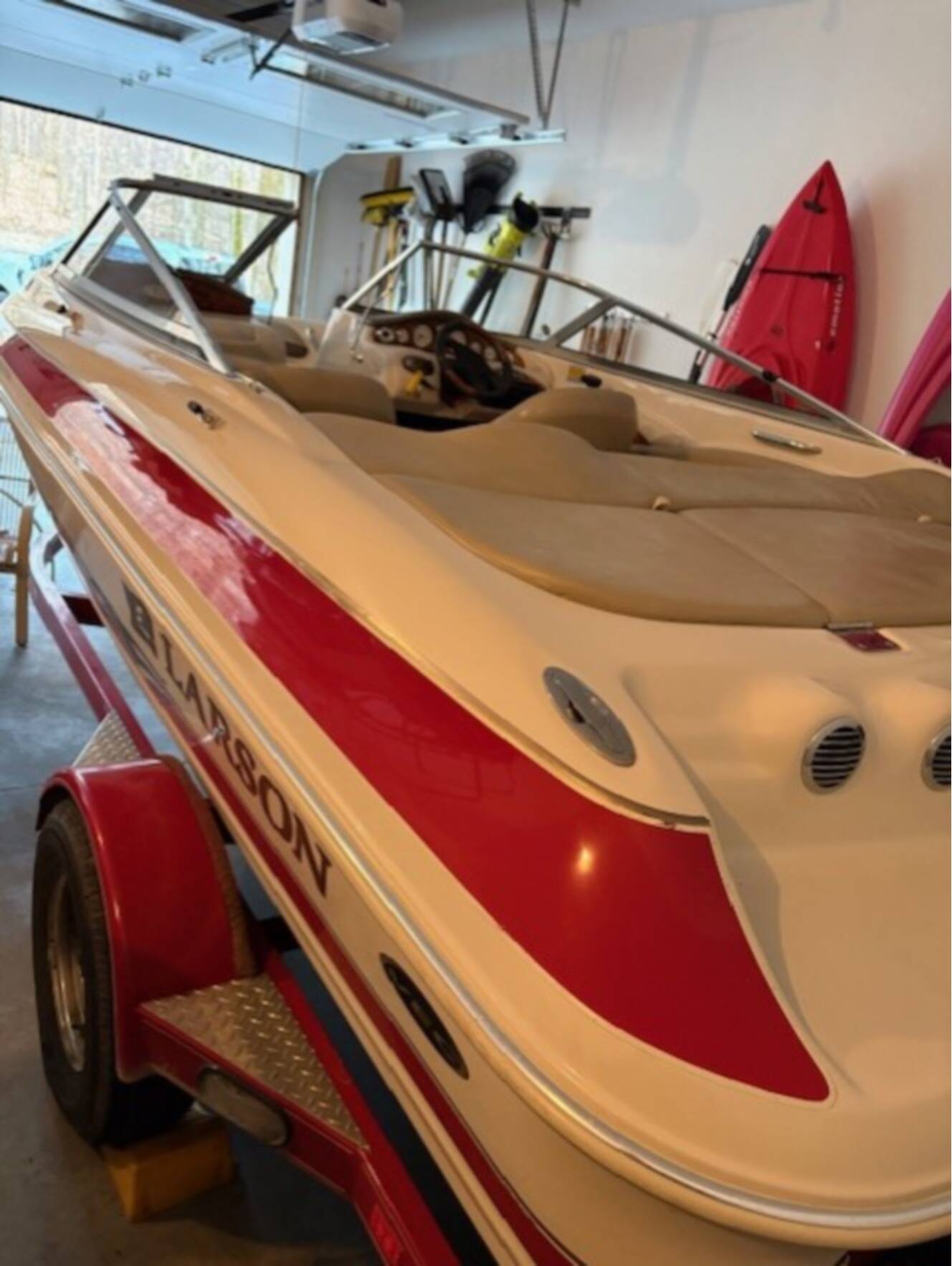 A photo of this 2003 Larson LXI 190