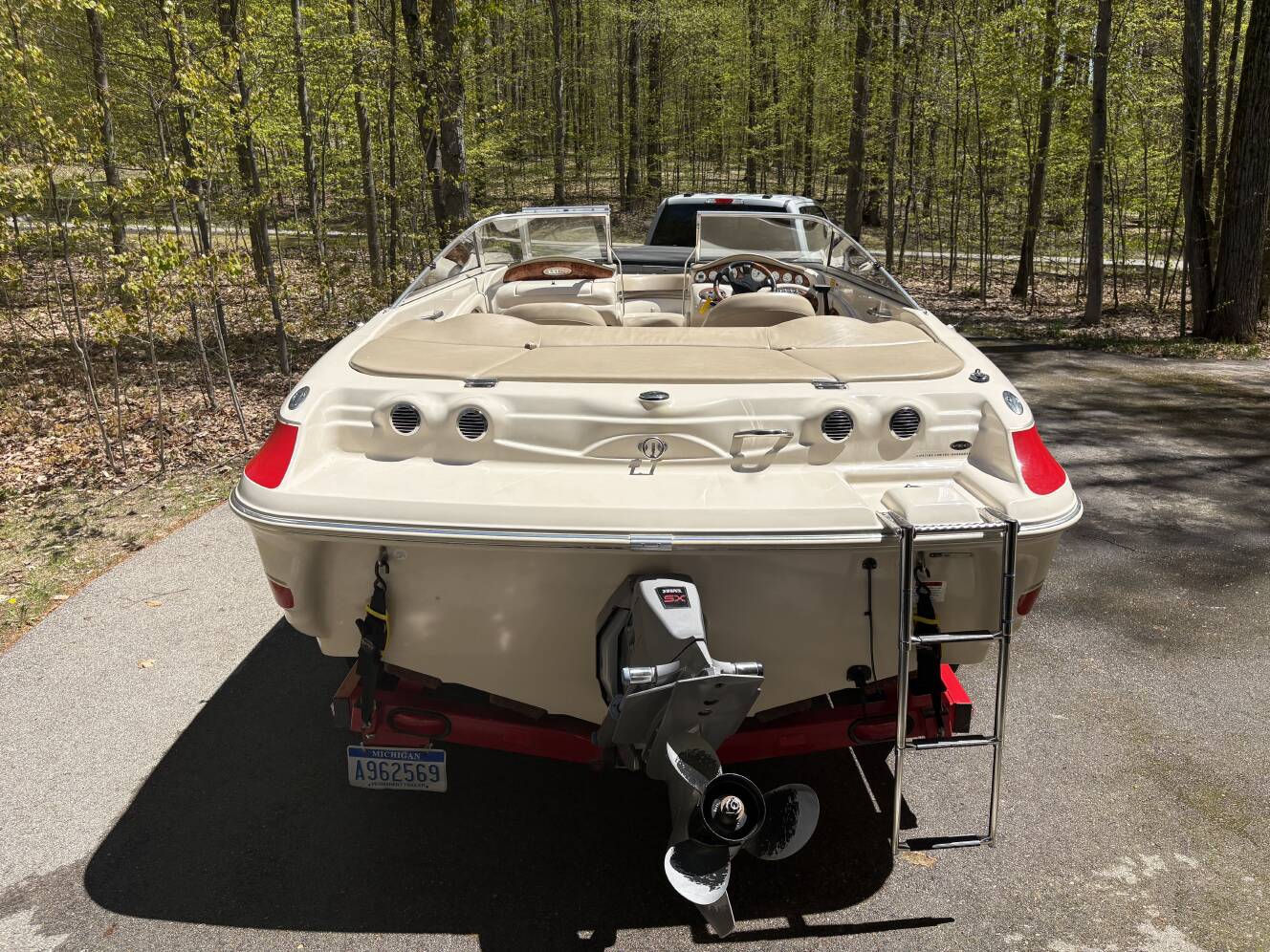 A photo of this 2003 Larson LXI 190