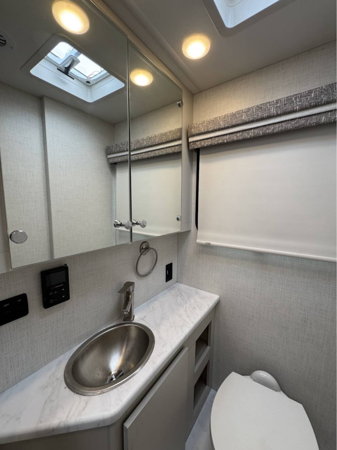 A photo of this 2027 Thor Motor Coach AXIS 26.1