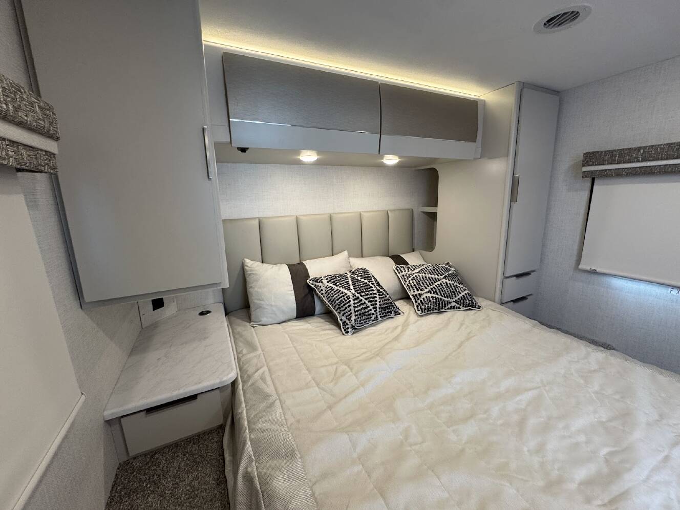 A photo of this 2027 Thor Motor Coach AXIS 26.1