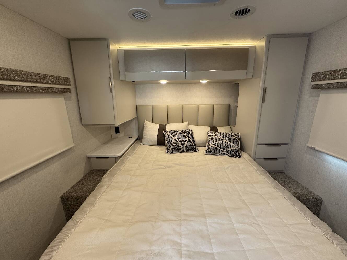A photo of this 2027 Thor Motor Coach AXIS 26.1