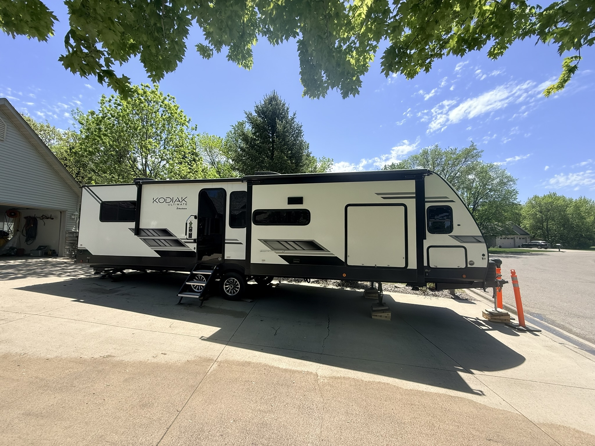 2024 Dutchmen KODIAK ULTIMATE 3371FLSL RV