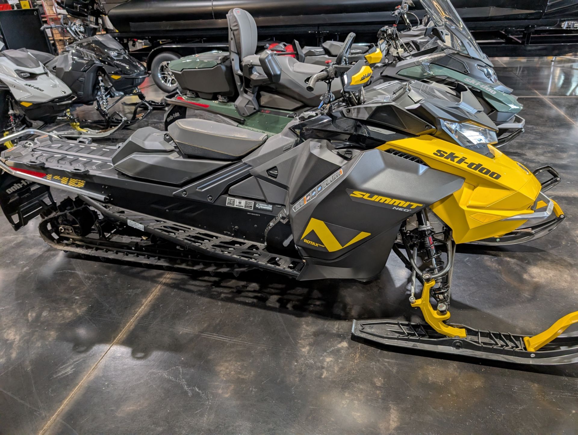 2025 Ski-Doo Summit NEO+ 600 EFI ES Hurricane 1.75 w/ FlexEdge HAC 600 EFI 55 in rapid city SD