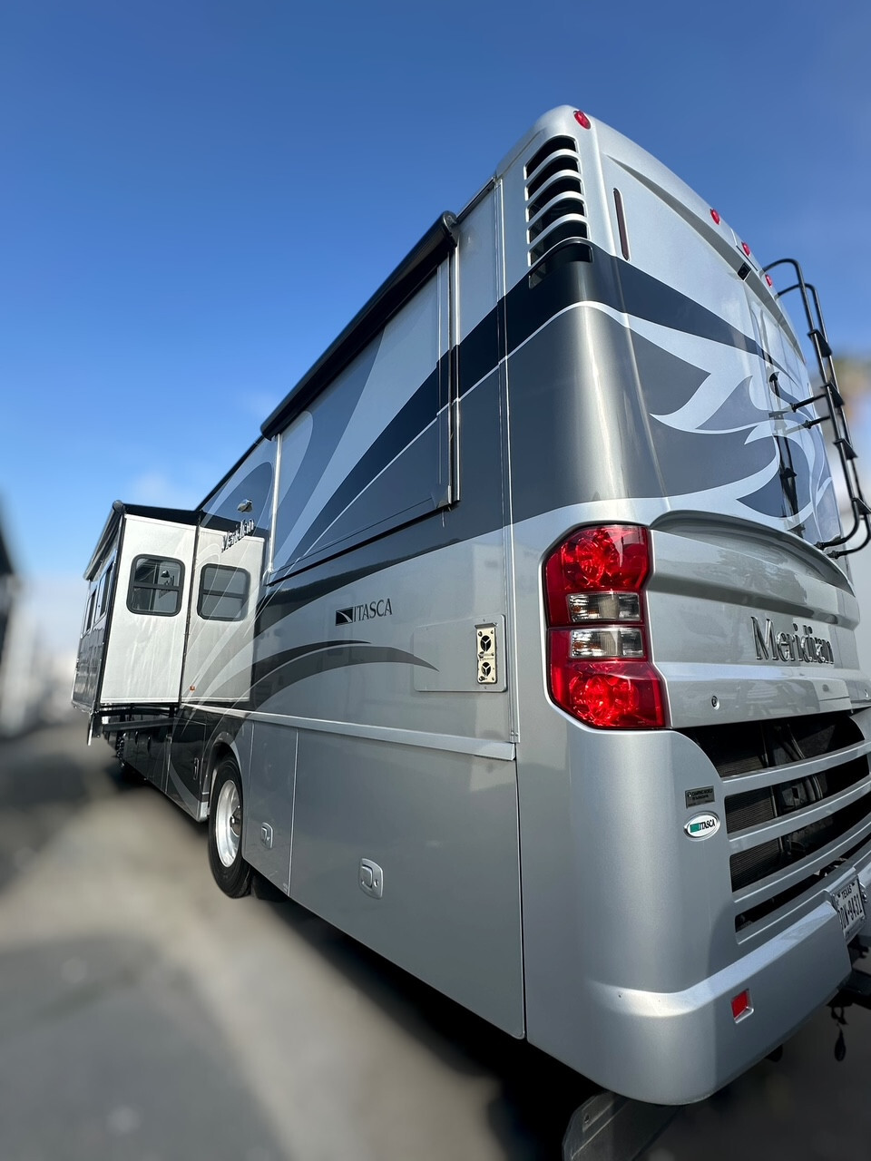 2013 Winnebago Itasca MERIDIAN 36M in redlands CA