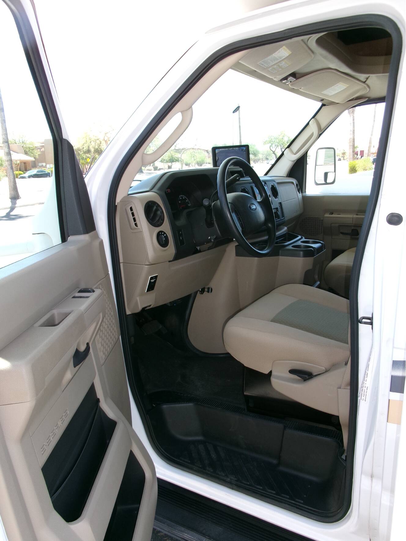 A photo of this 2015 Thor Motor Coach FREEDOM ELITE 22FE