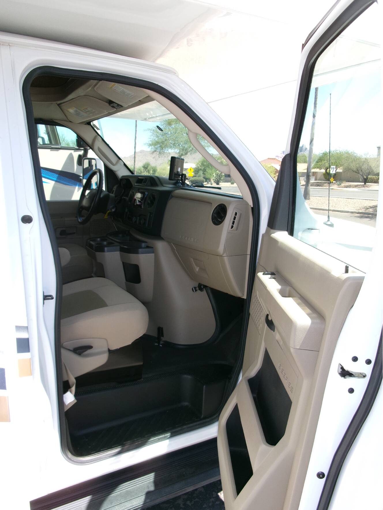 A photo of this 2015 Thor Motor Coach FREEDOM ELITE 22FE