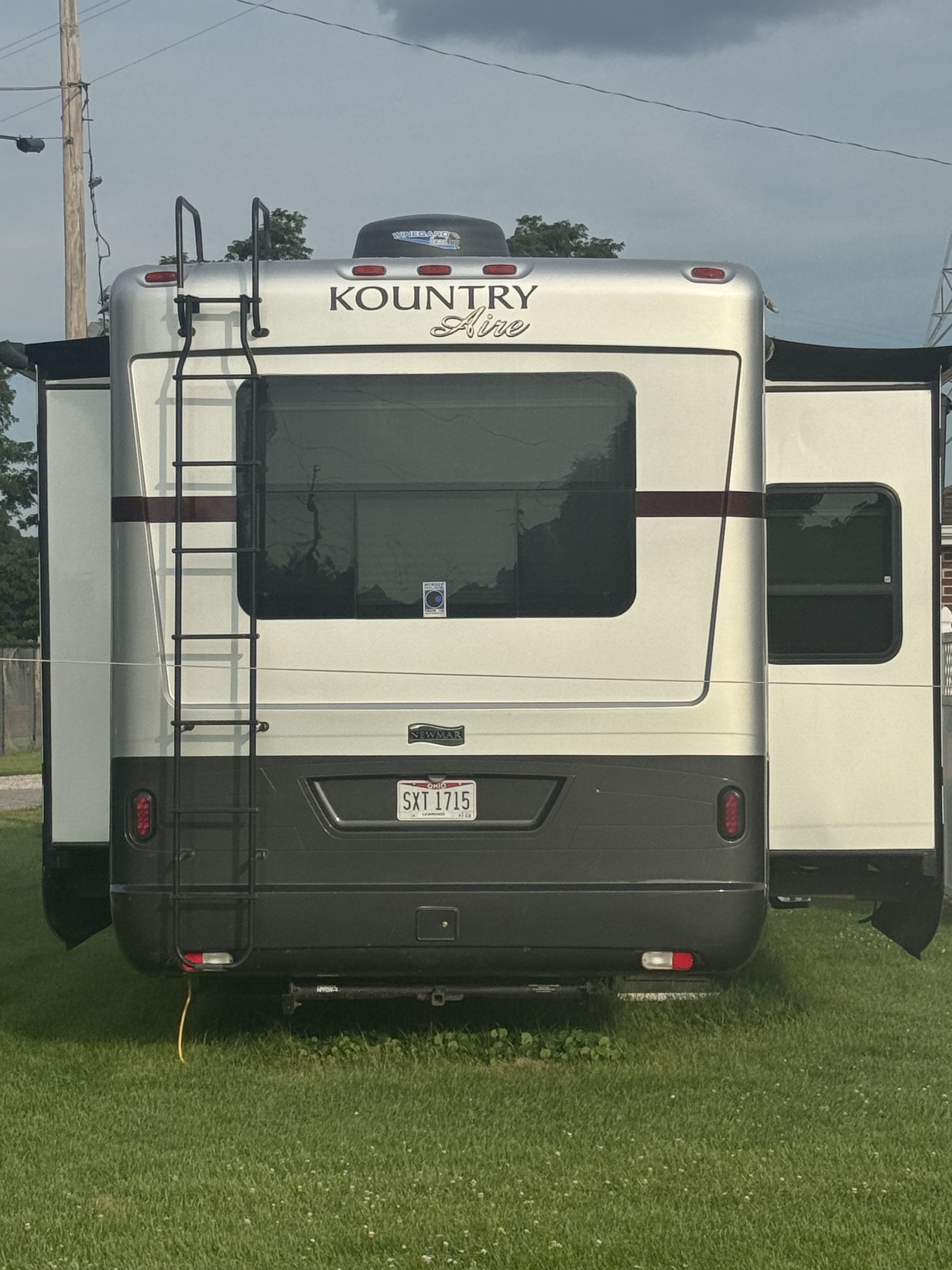 2011 Newmar KOUNTRY AIRE 37KSCS in south point OH
