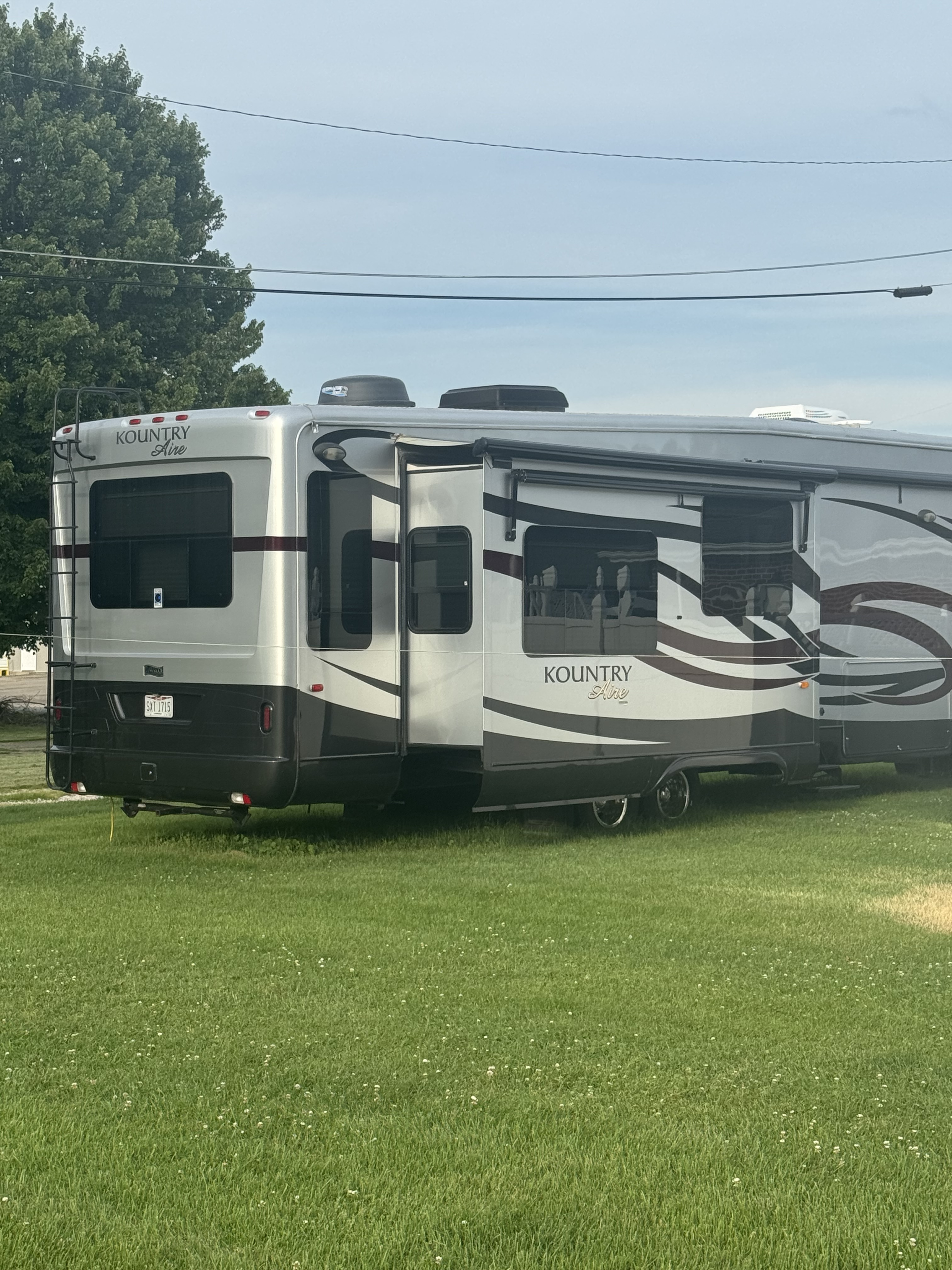 2011 Newmar KOUNTRY AIRE 37KSCS in south point OH