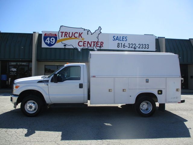2013 FORD F350 in Grandview, MO