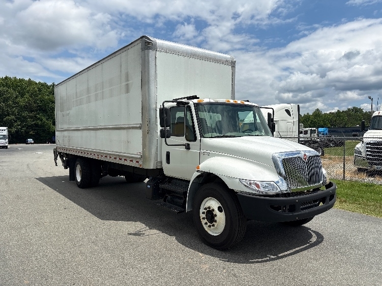 2018 INTERNATIONAL 4300 in Greensboro, NC
