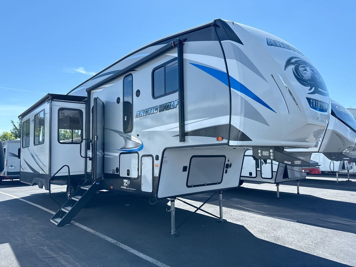 2020 Forest River Cherokee Arctic Wolf 291RL in sandy OR