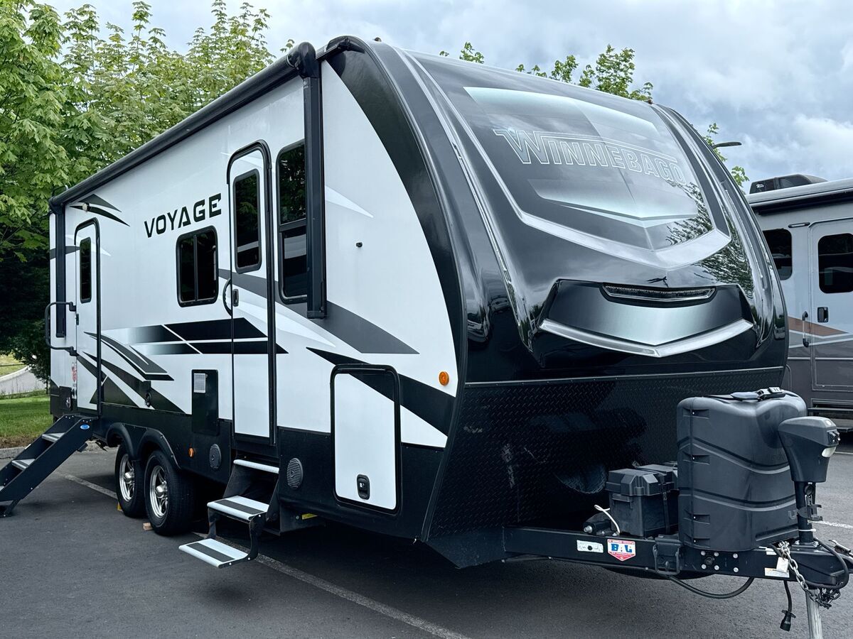 2021 Winnebago Voyage 2427RB in sandy OR