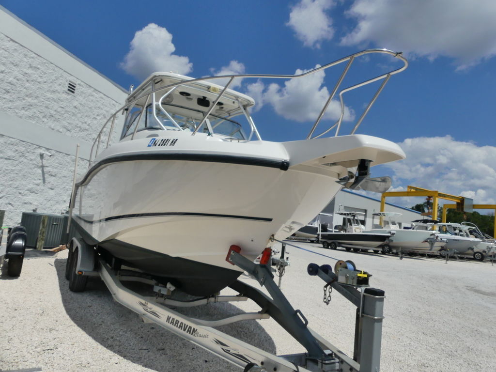 2005 Boston Whaler Conquest 255 405 in bradenton FL