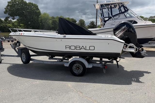 2000 Robalo 1820 Center Console in wareham MA