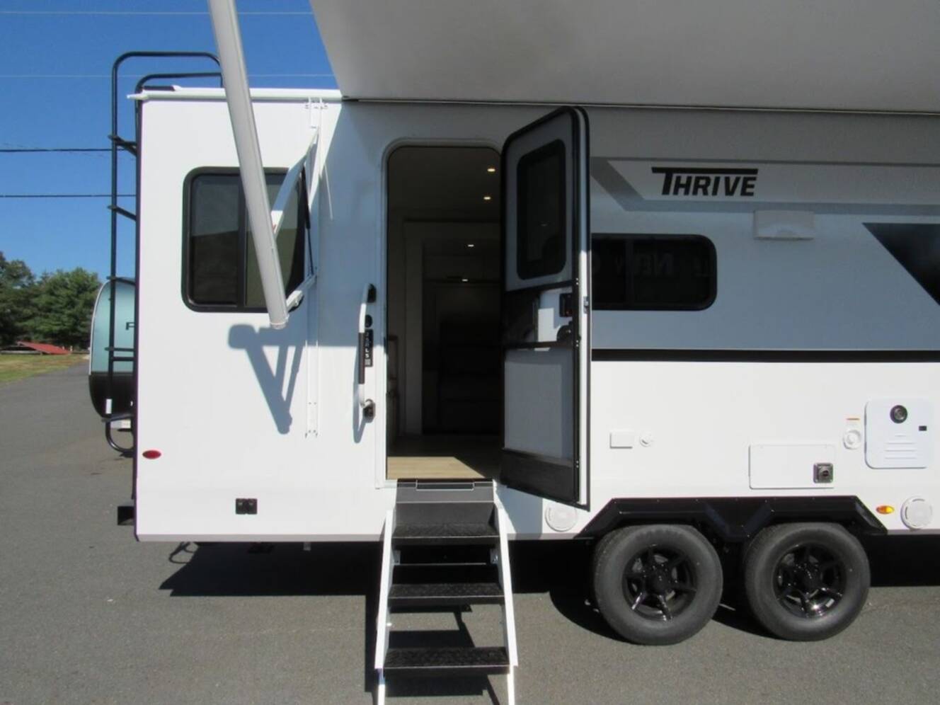 A photo of this 2026 Winnebago Thrive 25RLS