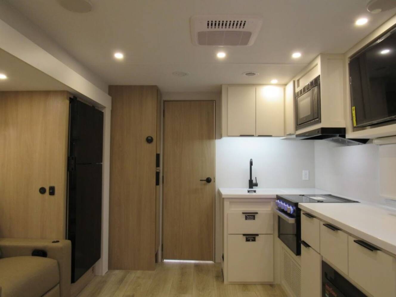 A photo of this 2026 Winnebago Thrive 25RLS