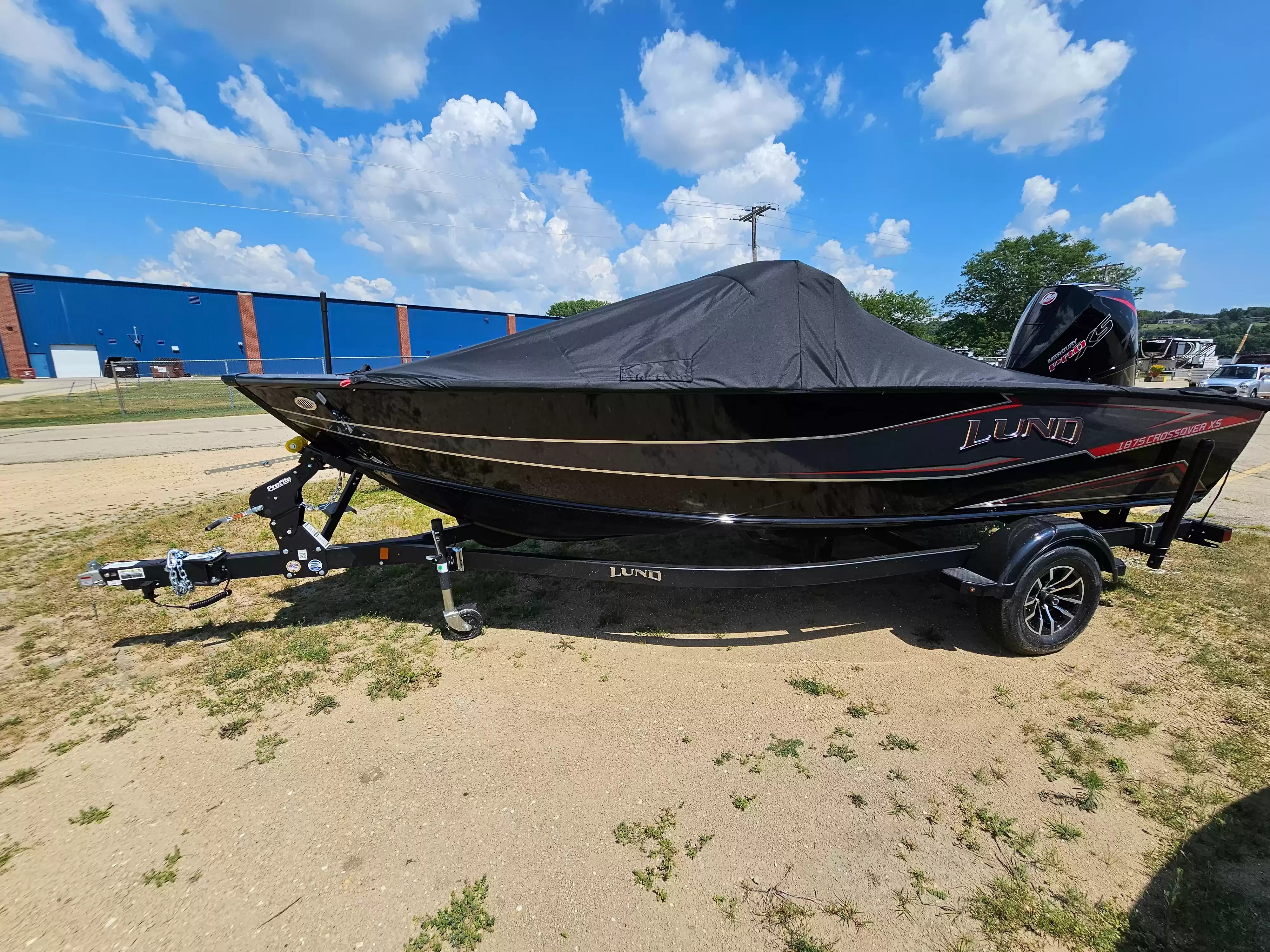 2027 Lund Boat Co. 1875CROSSOVERXS in dubuque IA