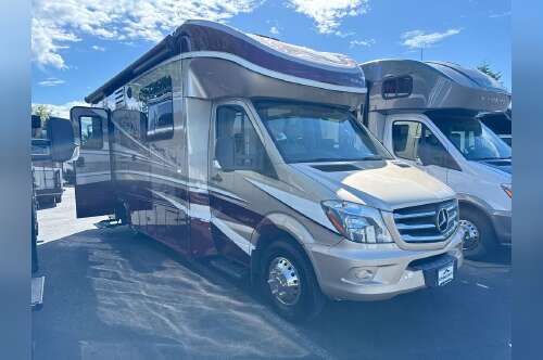 2020 Dynamax Isata 3 24RB in sandy OR