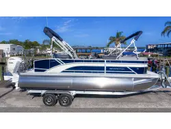 2027 Bennington 22 S SWINGBACK
