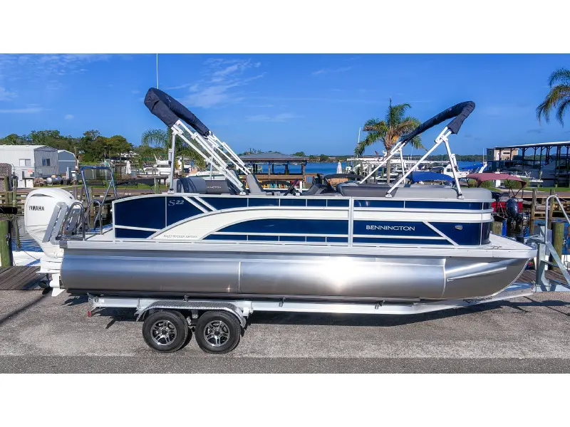 2027 Bennington 22 S SWINGBACK