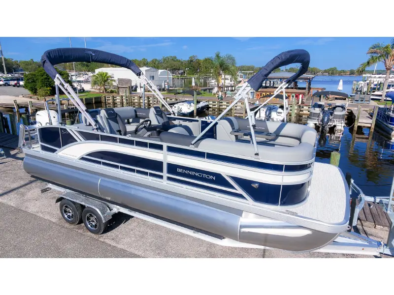 2027 Bennington 22 S SWINGBACK