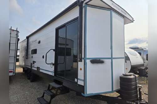 2027 Forest River Salem Villa 353FLFB CLASSIC 353FLFB in neenah WI