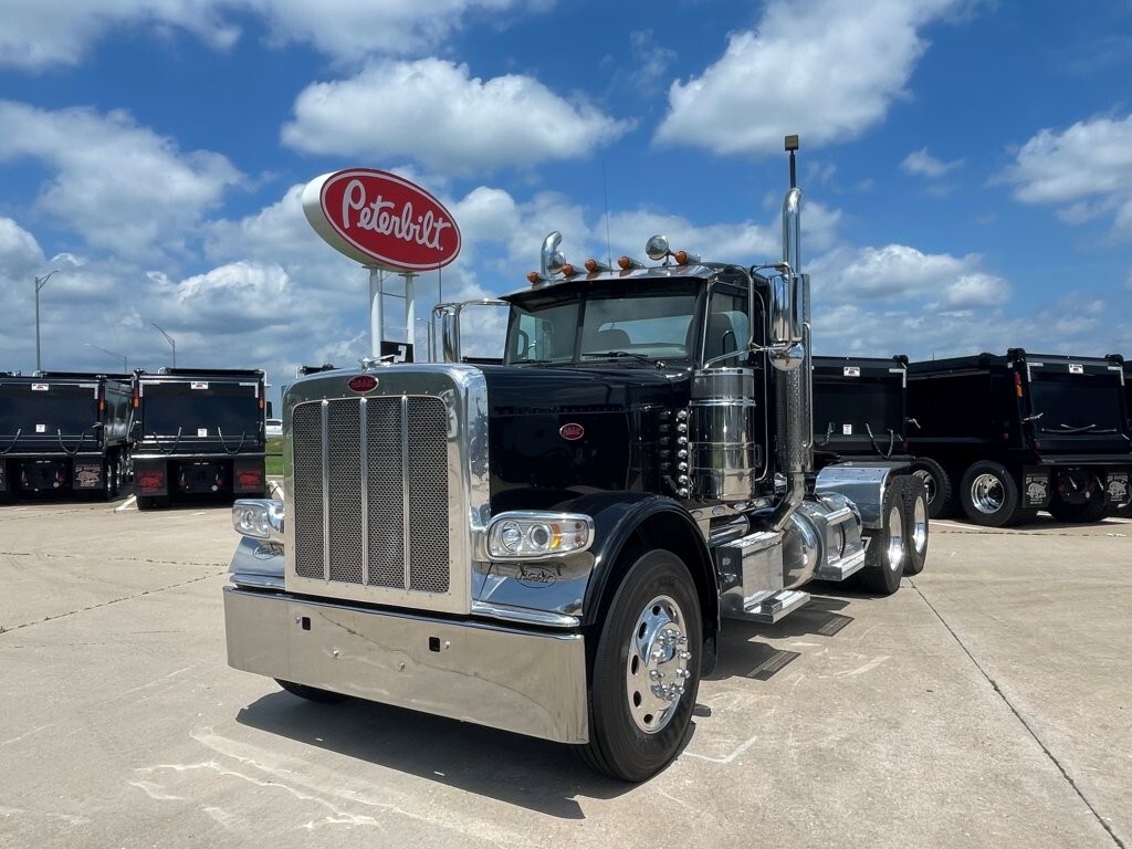 2023 PETERBILT 389 in Strafford, MO