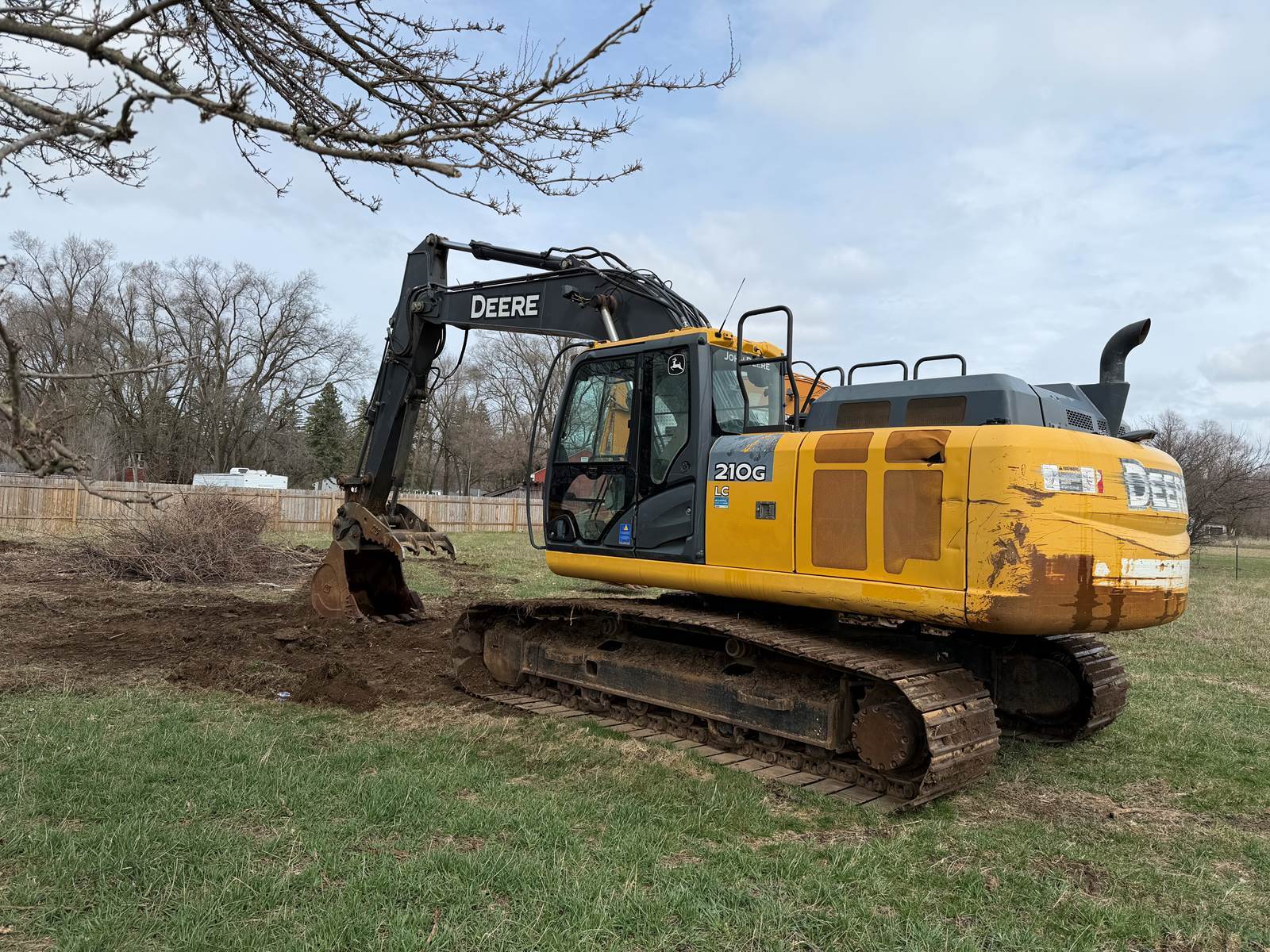 2019 John Deere 210G LC in Van Buren Charter Township, MI