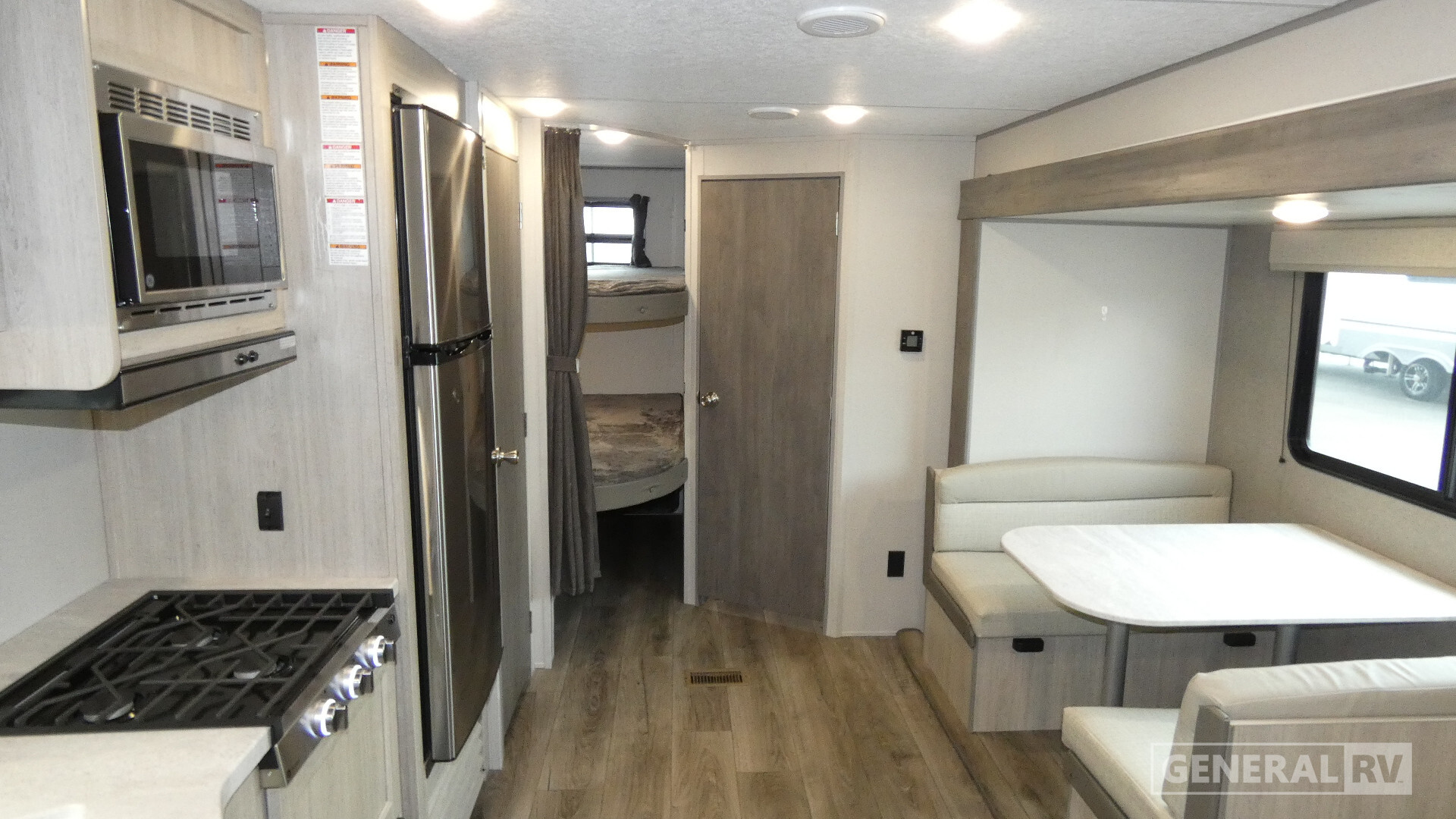 2025 Coachmen CATALINA SUMMIT SERIES 8 261BHS in salisbury NC