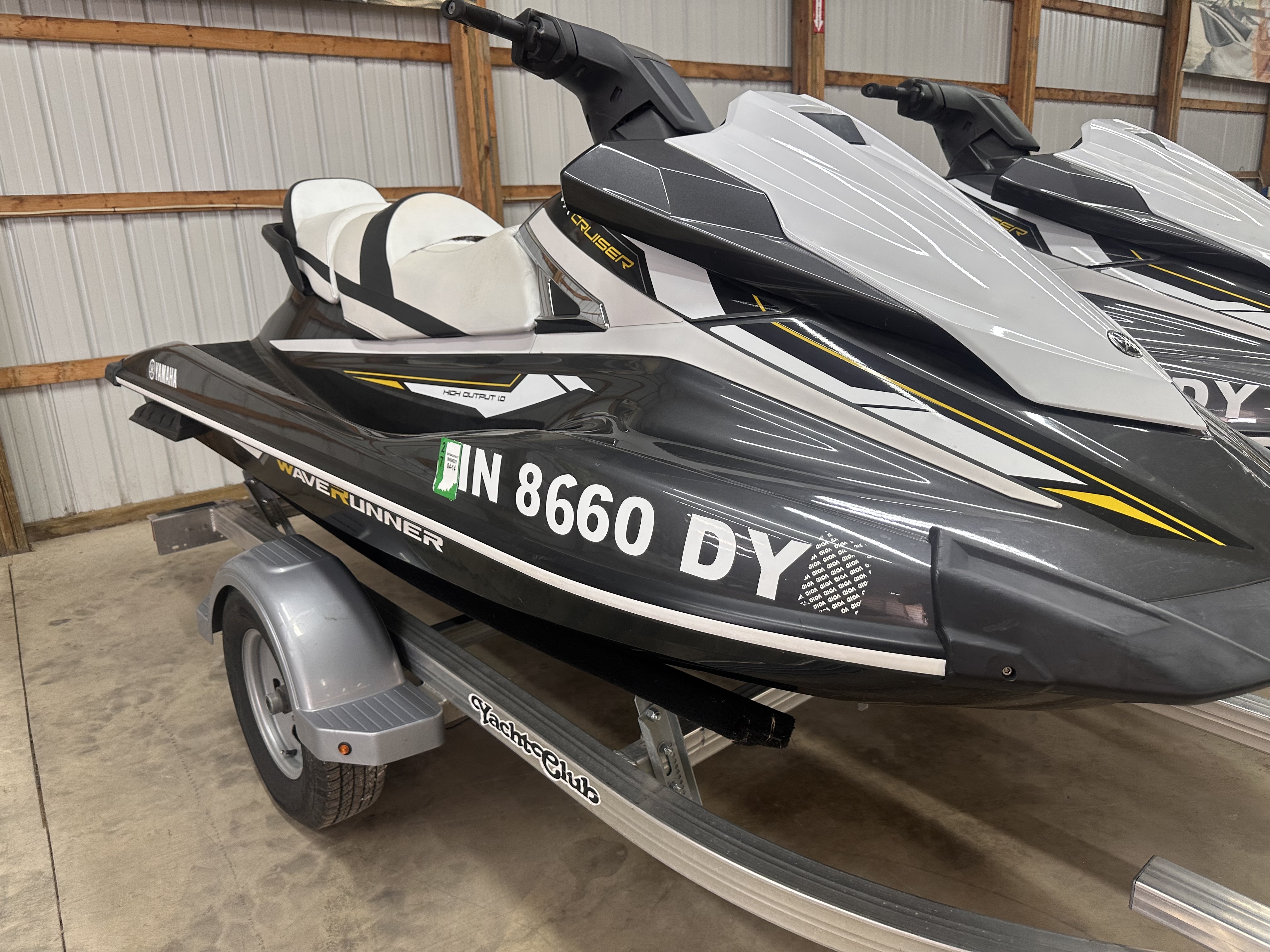 2017 Yamaha Waverunner VX CRUISE (CARBON/WHITE) | VX1050A-SA in la porte IN