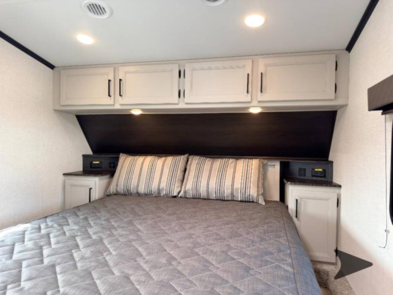 A photo of this 2026 Keystone Rv Arcadia Select 27SBH