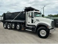 2023 Mack GR104FR