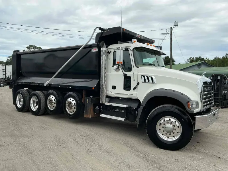 2023 Mack GR104FR