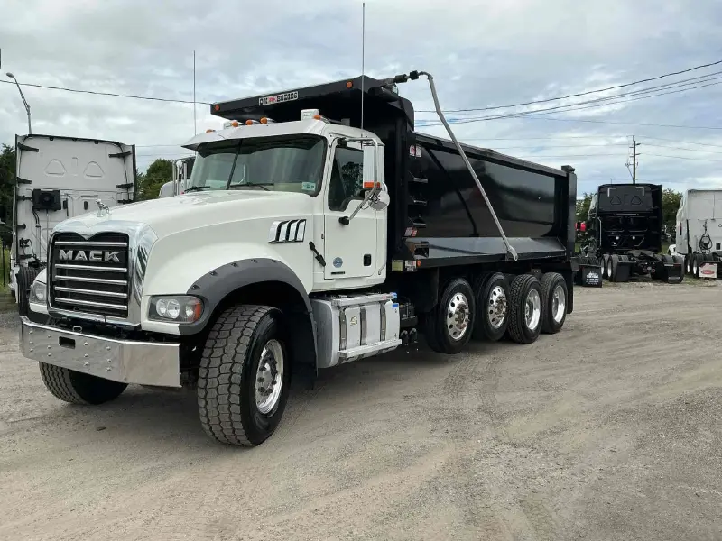 2023 Mack GR104FR