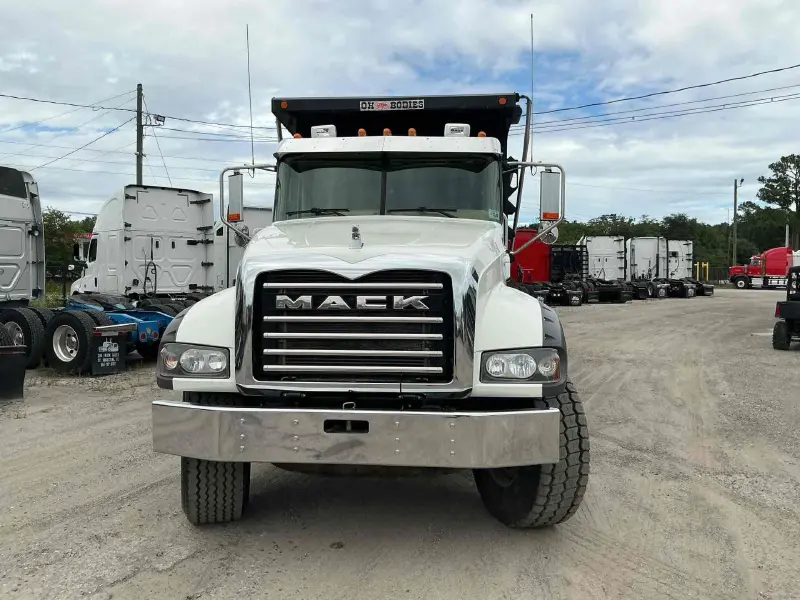 2023 Mack GR104FR