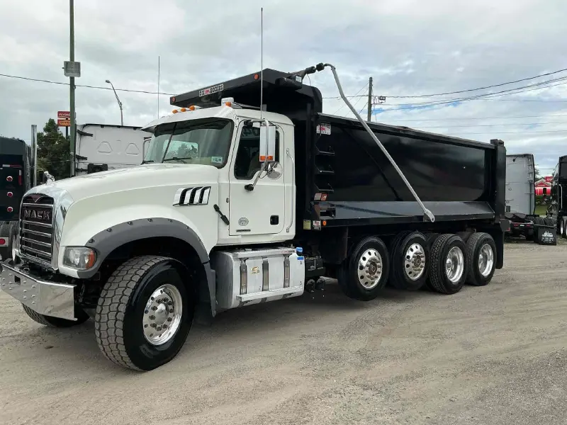 2023 Mack GR104FR