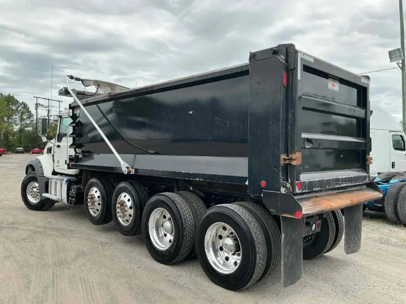 2023 Mack GR104FR
