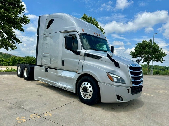 2020 FREIGHTLINER CASCADIA 126 in Springdale, AR