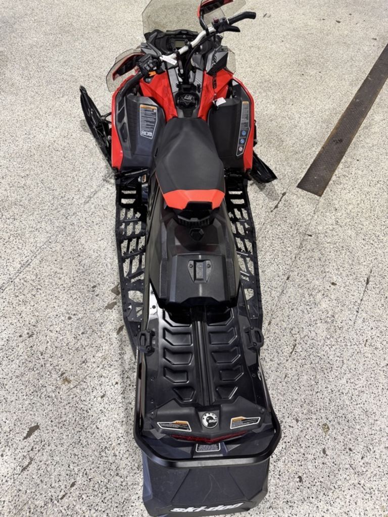 2021 Ski-Doo MXZ® TNT® Rotax® 850 E-TEC® Ripsaw 1.25 Lava Red in richland center WI