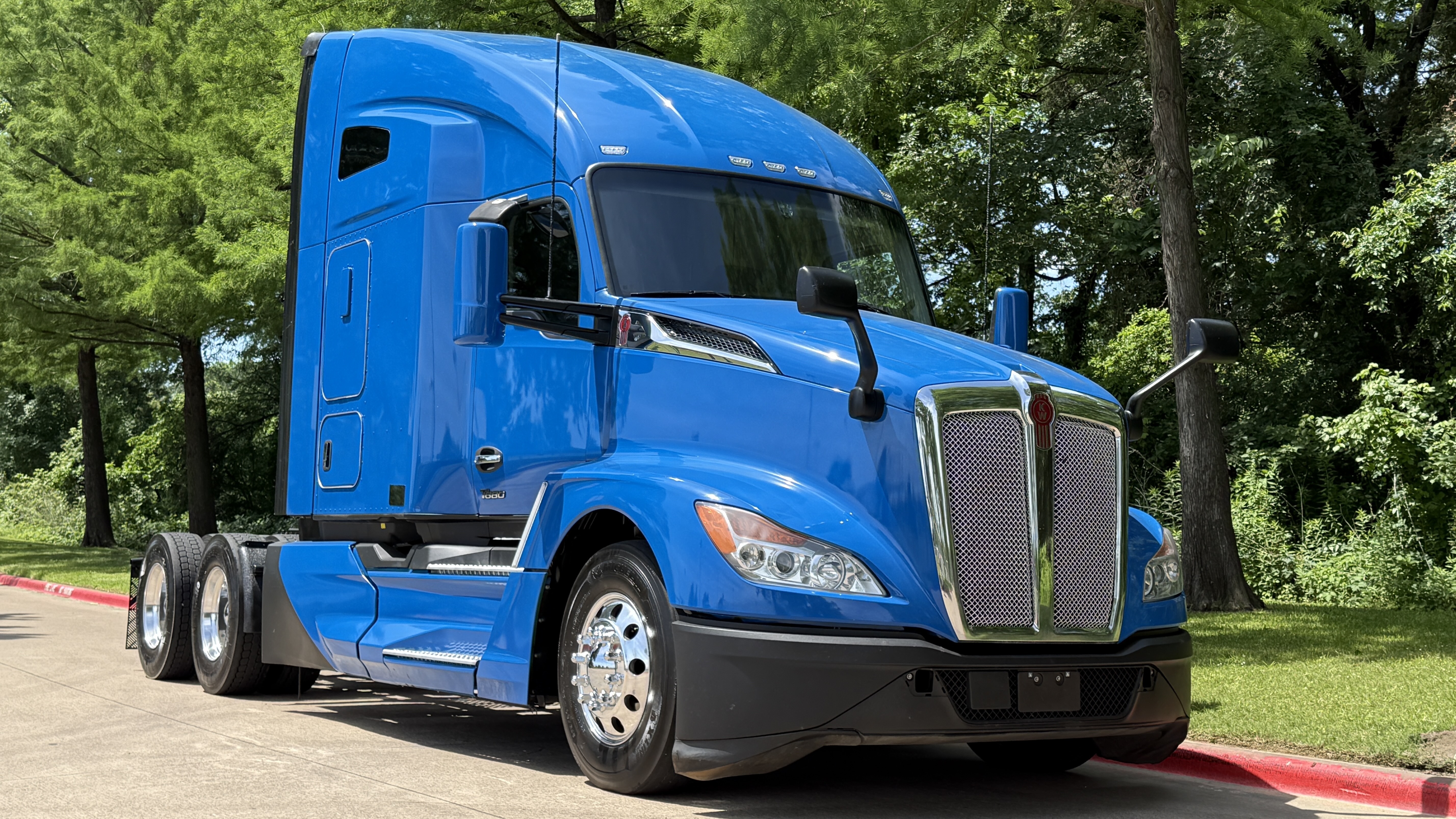 2023 KENWORTH T680 in Dallas, TX