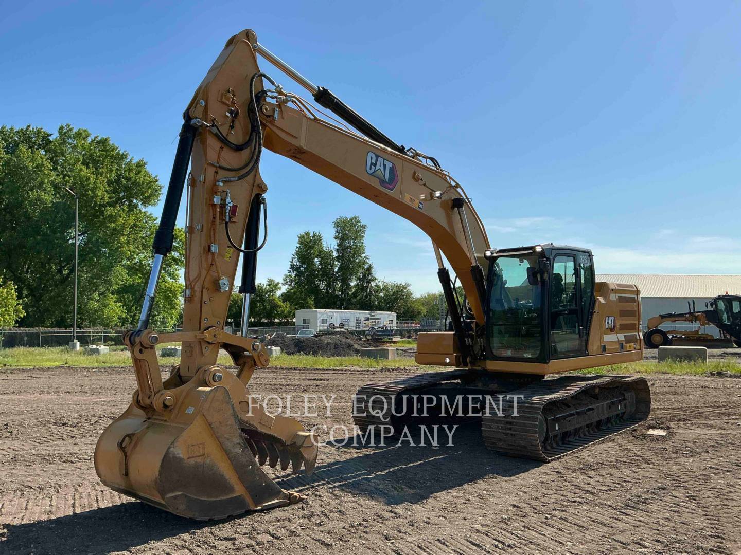 2020 CAT 323-079X in Manhattan, KS