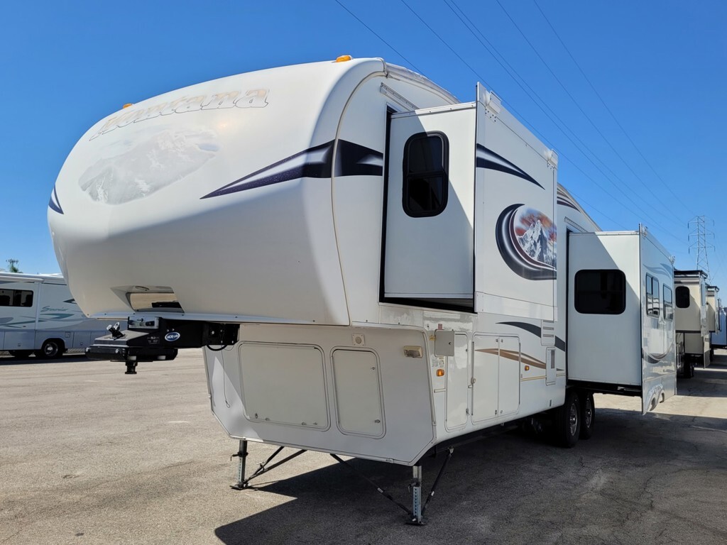 2011 Keystone Rv Mountaineer 326RLT in bakersfield CA