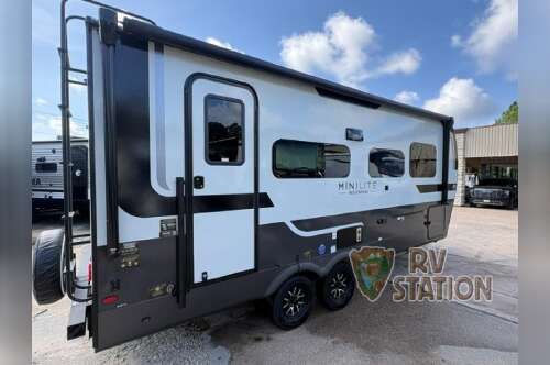 2027 Forest River Rv Rockwood Mini Lite 2205S in cleveland TX