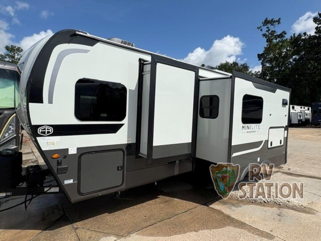 2027 Forest River Rv Rockwood Mini Lite 2522FB in cleveland TX